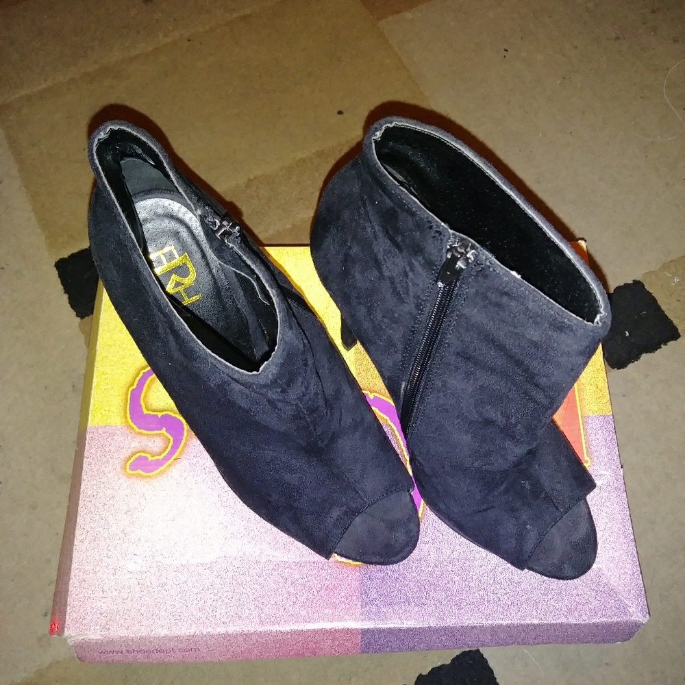 Ankle boot peep toe